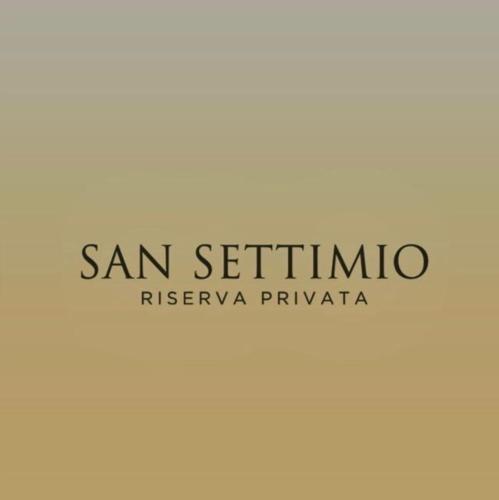 Testo "SAN SETTIMO RISERVA PRIVATA" su sfondo sfumato.